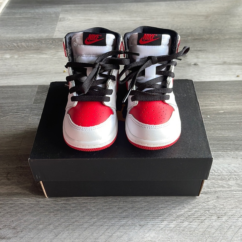 NIB - TODDLER - Jordan 1 Retro High tops - 8C